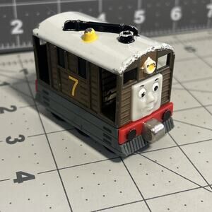 Thomas The Train Diecast Metal Take Along N Play TOBY 7 Brown Train Car